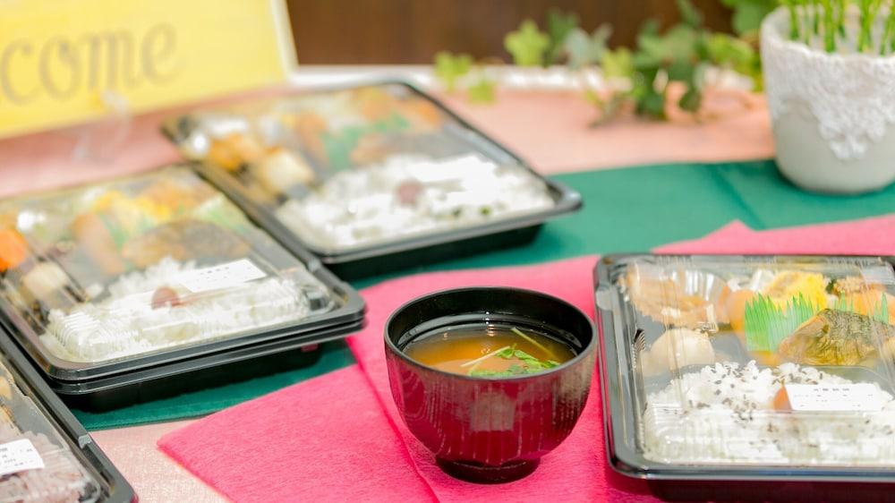 Toyoko Hokkaido Okhotsk Ekimae 3*